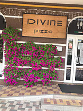 Divine Pizza