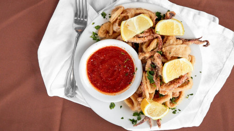 Fried Calamari With Lettuce, Tomato And Fries