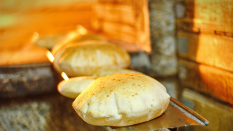 Hummus With Homemade Pita Bread