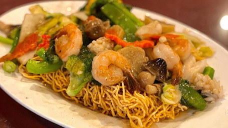 26. Seafood With Crispy Noodle