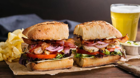 Käfigfreies Chicken Club Sandwich