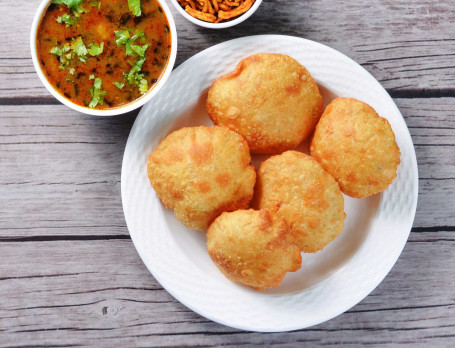 Club Kachori With Sabji (5 Pcs)