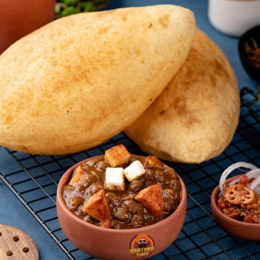 Delhi Ke Chole Bhature Full Plate (2 Piece Bhatura)