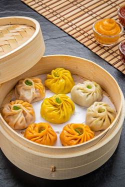 Veg Assorted Momos Platter (8 Pcs)