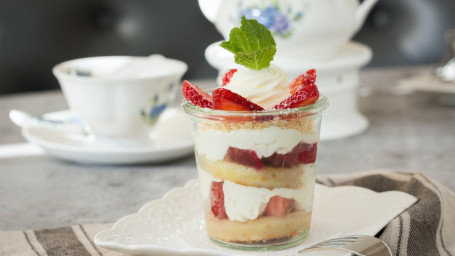 Erdbeer-Shortcake-Parfait