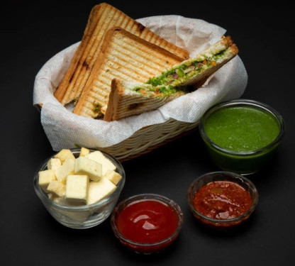 Achari-Paneer-Sandwich
