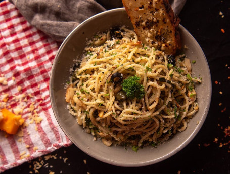 Classic Spaghetti Aglio Oglio