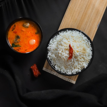 Thailändisches Rotes Curry-Reis-Hähnchen