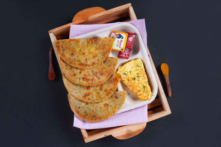 Aloo Paratha Mit Doppelter Omelette-Kombination