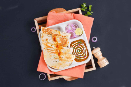 [Unter 600 Kalorien] Dal Makhani Brot Kulcha Lunchbox