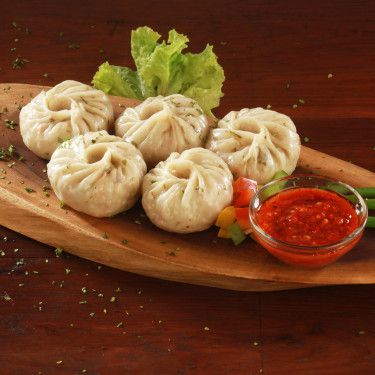 Gedünstete Momos Mit Gemüse (10 Stück)