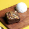 Belgischer Schokoladen-Brownie Mit Eis