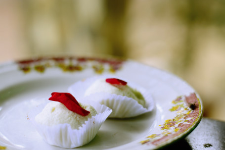 Gulabpatti Sandesh (2 Pcs)