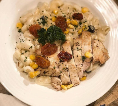 White Pasta With Roasted To Matoes, Olives Corn