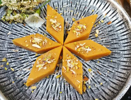 Besan Barfi (1 Pc)