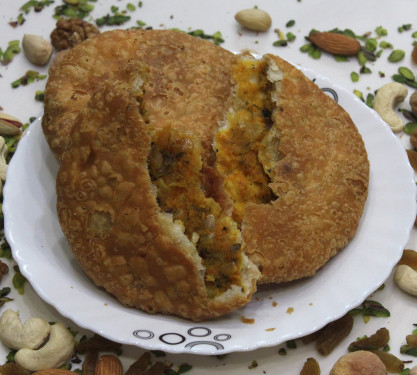 Pyaz Kachori 1 Pcs