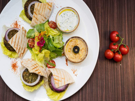 Falafel With Hummus And Pita Bread