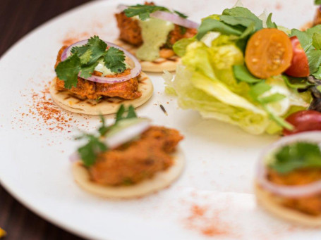 Chicken Tikka With Pita Bread