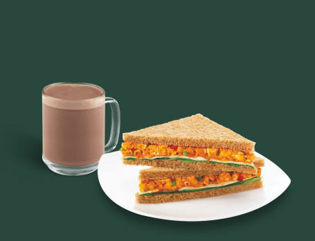 Große, Charakteristische Heiße Schokolade Mit Tandoori-Paneer-Sandwich