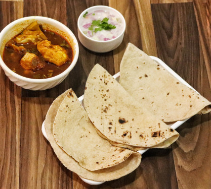 Roti (3 Pieces) Chicken Gravy