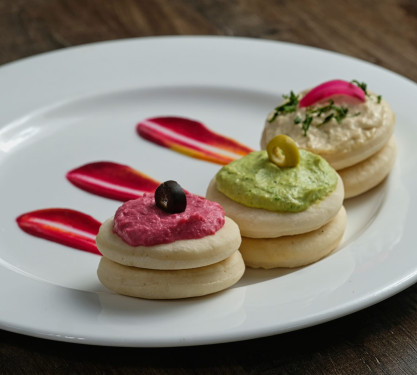 Kale And Beetroot Hummus With Pita