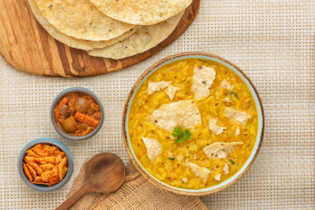 Klassisches Rajasthani Dal Papad Khichdi