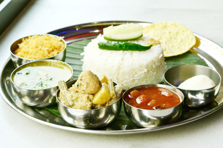 Veg Thali(Rice, Dal, Fry, Vegetable, Papad, Sweet)