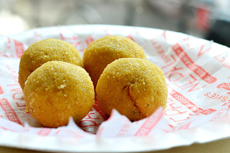 Besan Ladoo (4 Pcs)