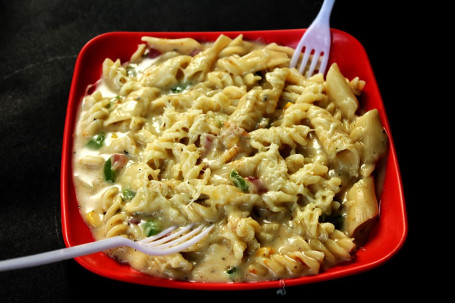 Cheesy Pasta (White Sauce)