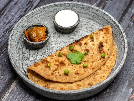 Matar Paratha (2 Pcs) With Curd Pickle