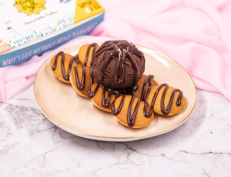 Mini-Pfannkuchen Mit Eiscreme Und Fudge-Schokolade (8 Stück)