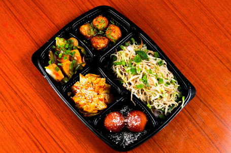 Veg Hakka Noodles Veg Manchurian Chilli Paneer Gravy Gulab Jamun Kimchi Salad