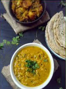 Roti (3Pieces), Dal, Aloo Dum