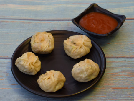 Veg Momos With Spicy Sweet And Sour Chatney