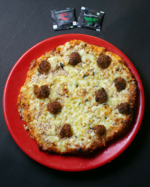 Hähnchen-Fleischbällchen-Pizza