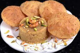 Luchi (4 Pcs) Suji Halwa