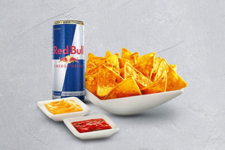 Kombination Aus Red Bull (330 Ml) Und Nachos (180 G).