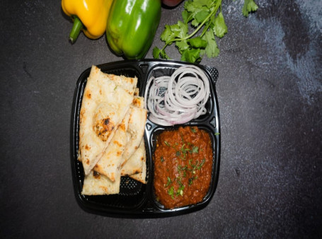 Paneer Lababdar And Garlic Naan Combo