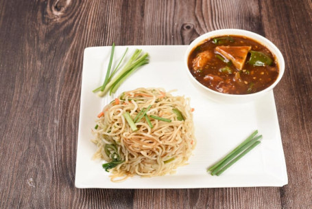 Chilli Paneer [3Pcs] With Veg Hakka Noodles/ Fried Rice
