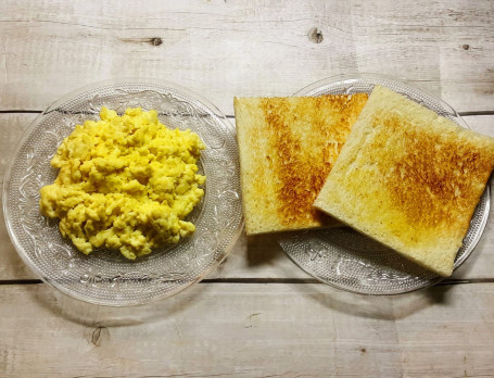 Scrambled Eggs With 2 Toasts