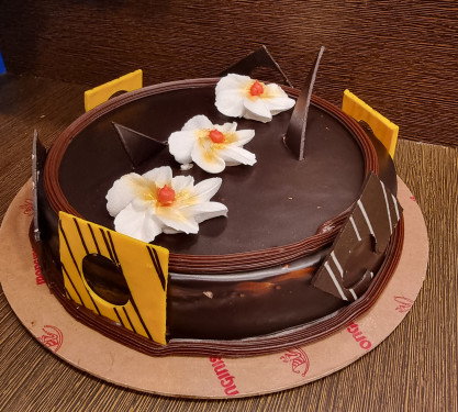 Chocolate Floral Cake (500 Gms)