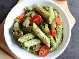 Penne Chicken With Mixed White Tomato Or Creme Pesto