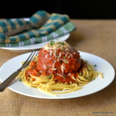 Spaghetti mit Riesenfleischbällchen
