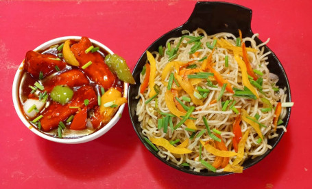 Veg Hakka Noodles (750Ml) Paneer Chilli (4 Pieces)