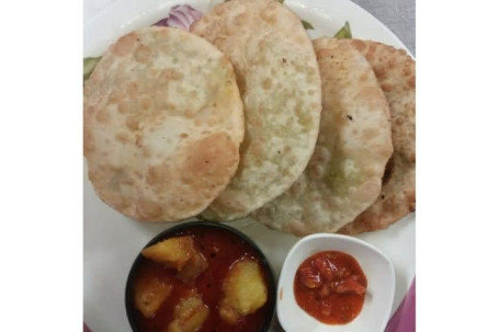 Karaisutir Kachori (4 Pcs) With Alu Sabji