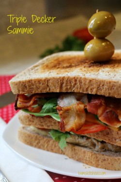 Hühnchen-Triple-Decker-Sandwich