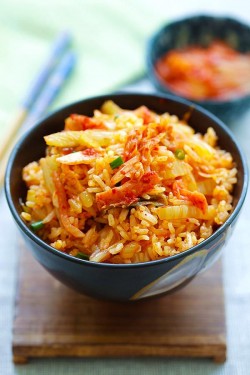 Gebratener Reis, Gemüse und Ei