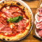 Pizza Salami und Prosciutto