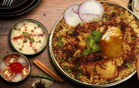 Wajid-E-Khas Murgh (Chicken Biryani With Aloo, Serves 1)