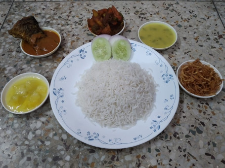 Veg Pulao With Chicken Kosha And Veg Kofta